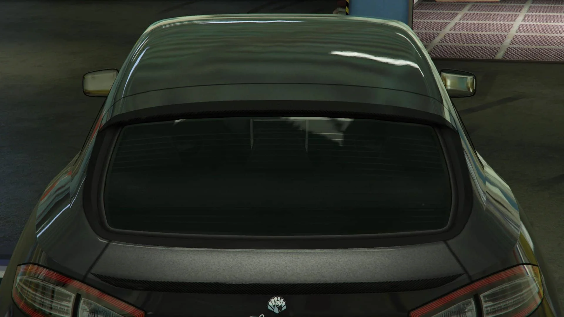 碳纤维尾翼带后备箱边缘