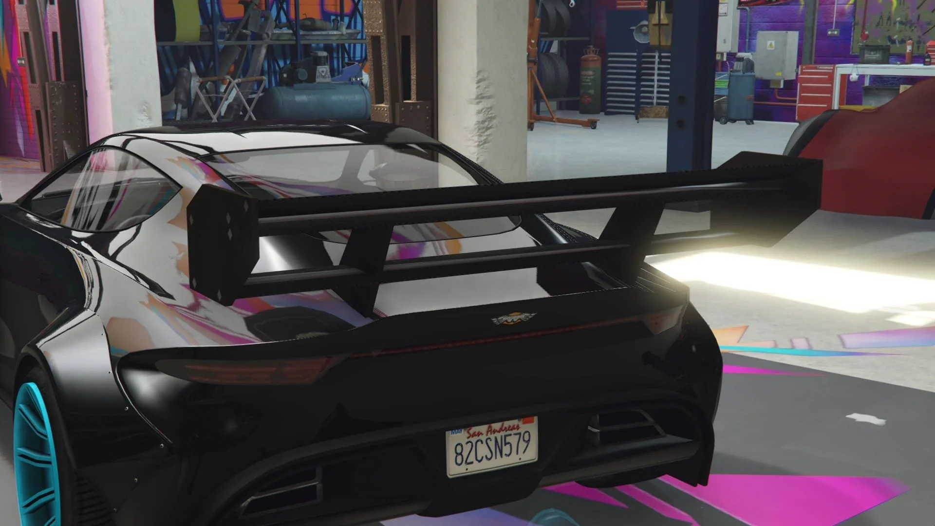 大型碳纤尾翼
