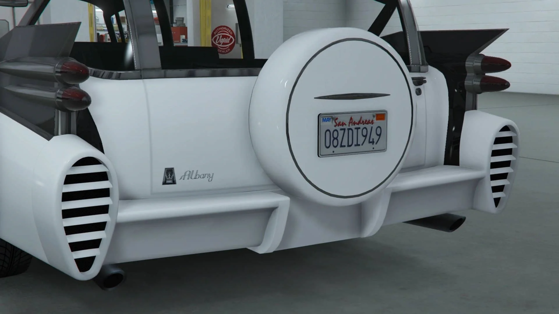 带备胎主色调保险杠