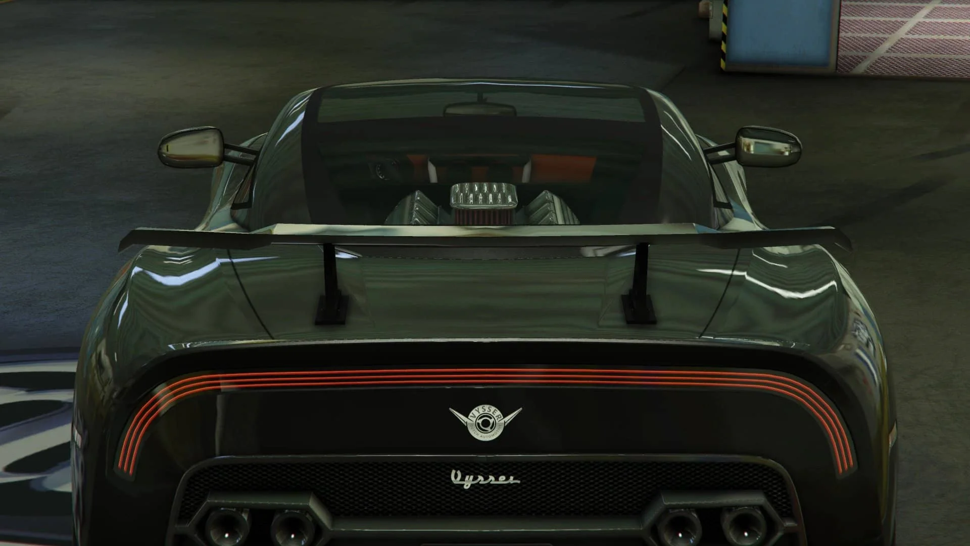 特大 GT 尾翼