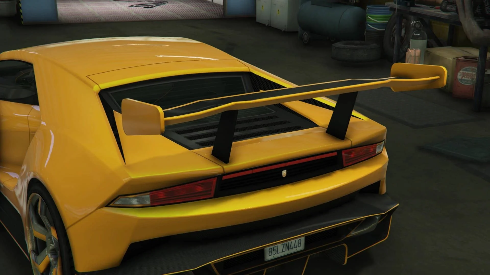 高 GT 尾翼